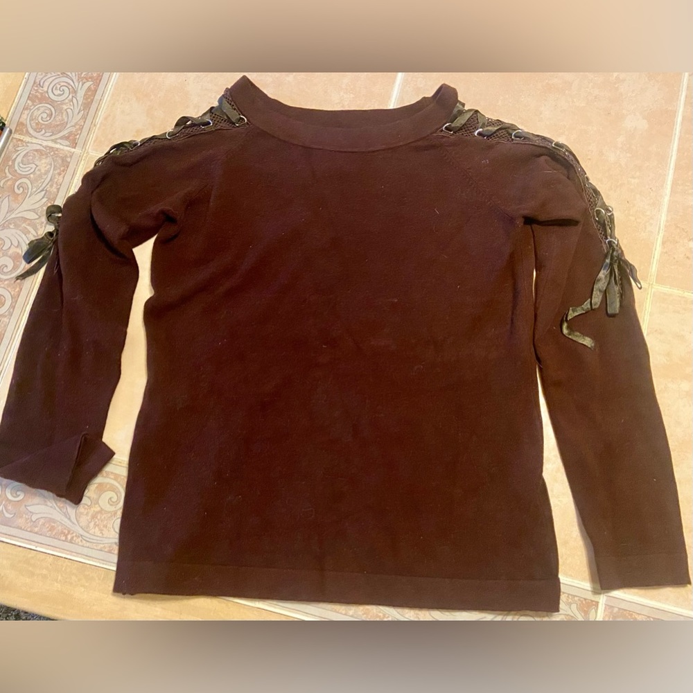 LADIES SIZE MEDIUM SWEATER WITH LACEUP SLEEVE DETAIL IN EXCELLENT CONDITION!!!!